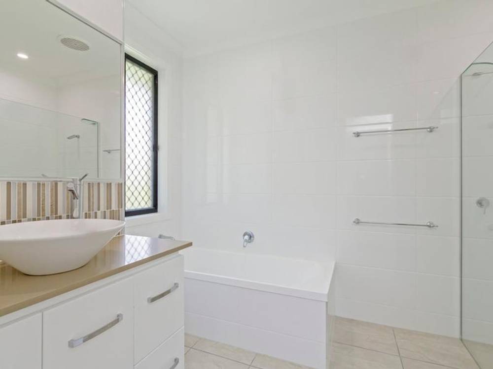 2B Penamber Court, BENOWA, QLD 4217