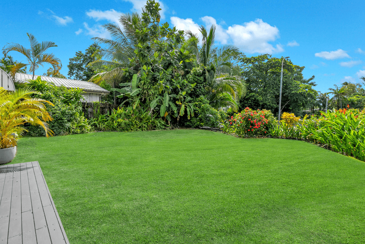 84 Baronia Crescent, HOLLOWAYS BEACH, QLD 4878