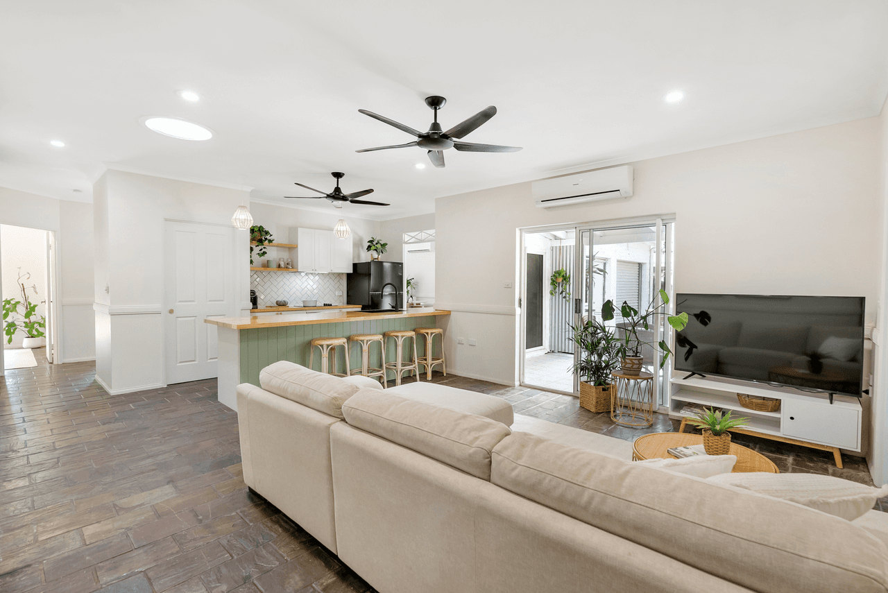 84 Baronia Crescent, HOLLOWAYS BEACH, QLD 4878