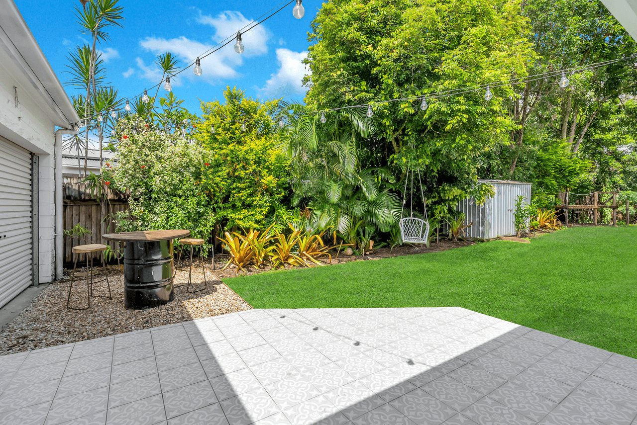 84 Baronia Crescent, HOLLOWAYS BEACH, QLD 4878