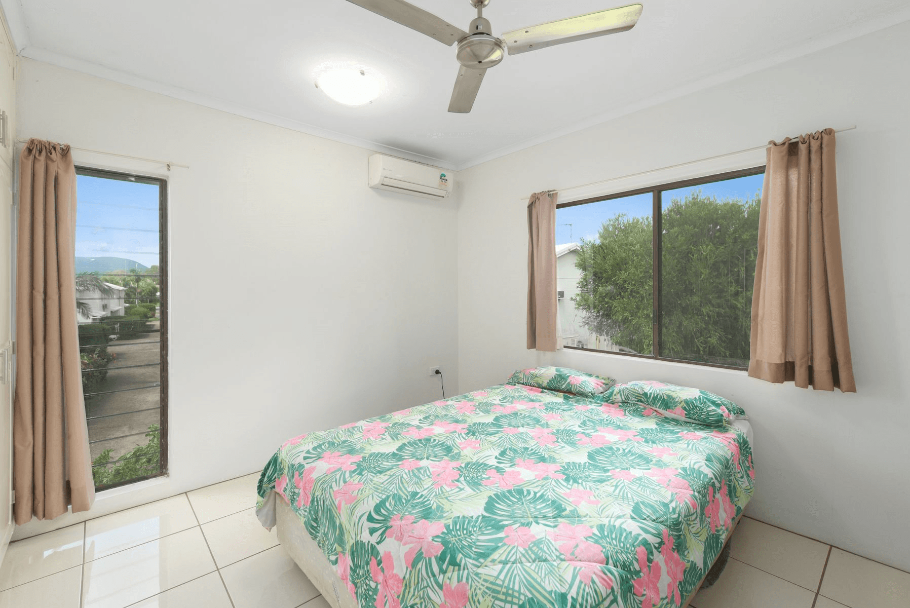 4/11 Mintaro Crescent, WOREE, QLD 4868