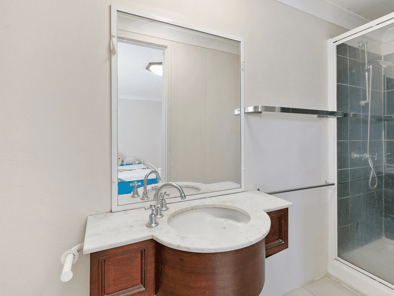 31 Kitchener Street, Coorparoo, QLD 4151