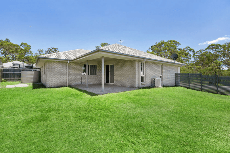 7 Greenpark Drive, CRESTMEAD, QLD 4132