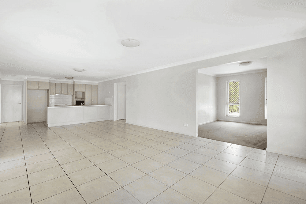 7 Greenpark Drive, CRESTMEAD, QLD 4132