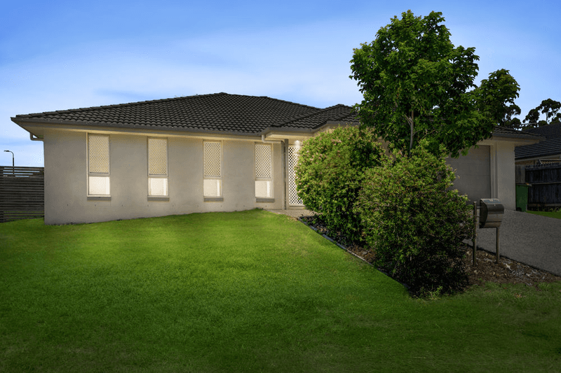 7 Greenpark Drive, CRESTMEAD, QLD 4132