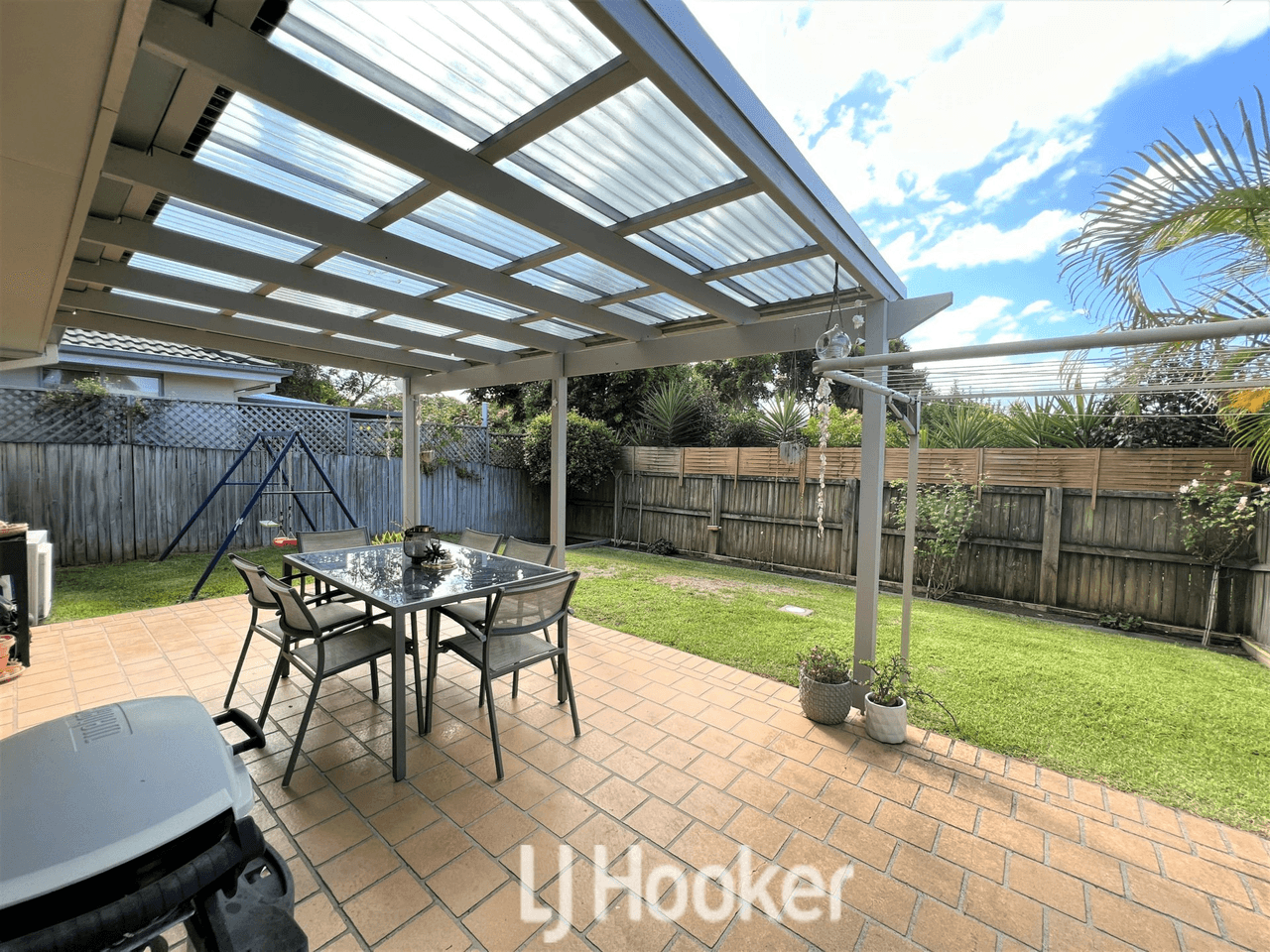 8/2 James Foster Drive, HALLIDAYS POINT, NSW 2430