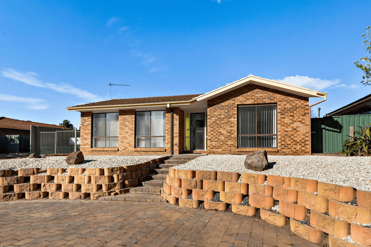 5 Leibnitz Place, ISABELLA PLAINS, ACT 2905