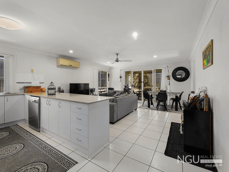 25 Dornoch Crescent, Raceview, QLD 4305