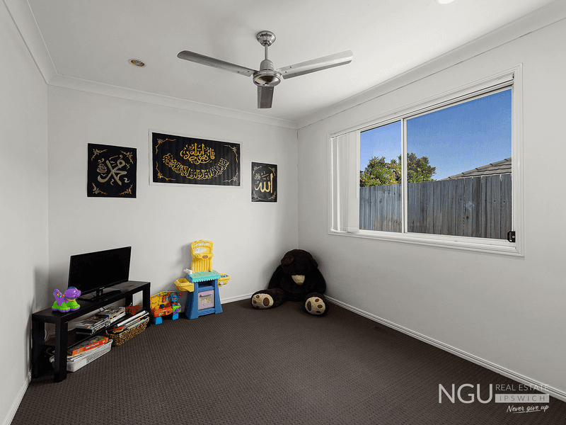 25 Dornoch Crescent, Raceview, QLD 4305