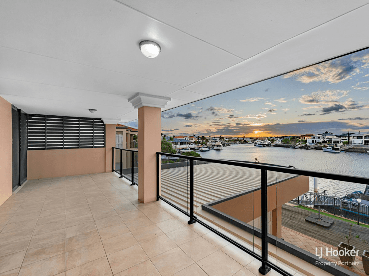 12 Raby Bay Boulevard, RABY BAY, QLD 4163