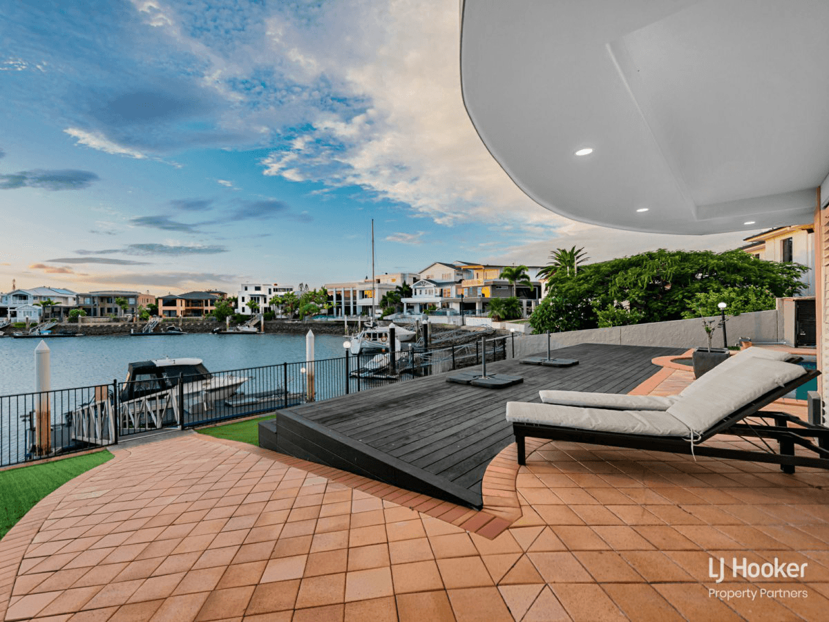 12 Raby Bay Boulevard, RABY BAY, QLD 4163