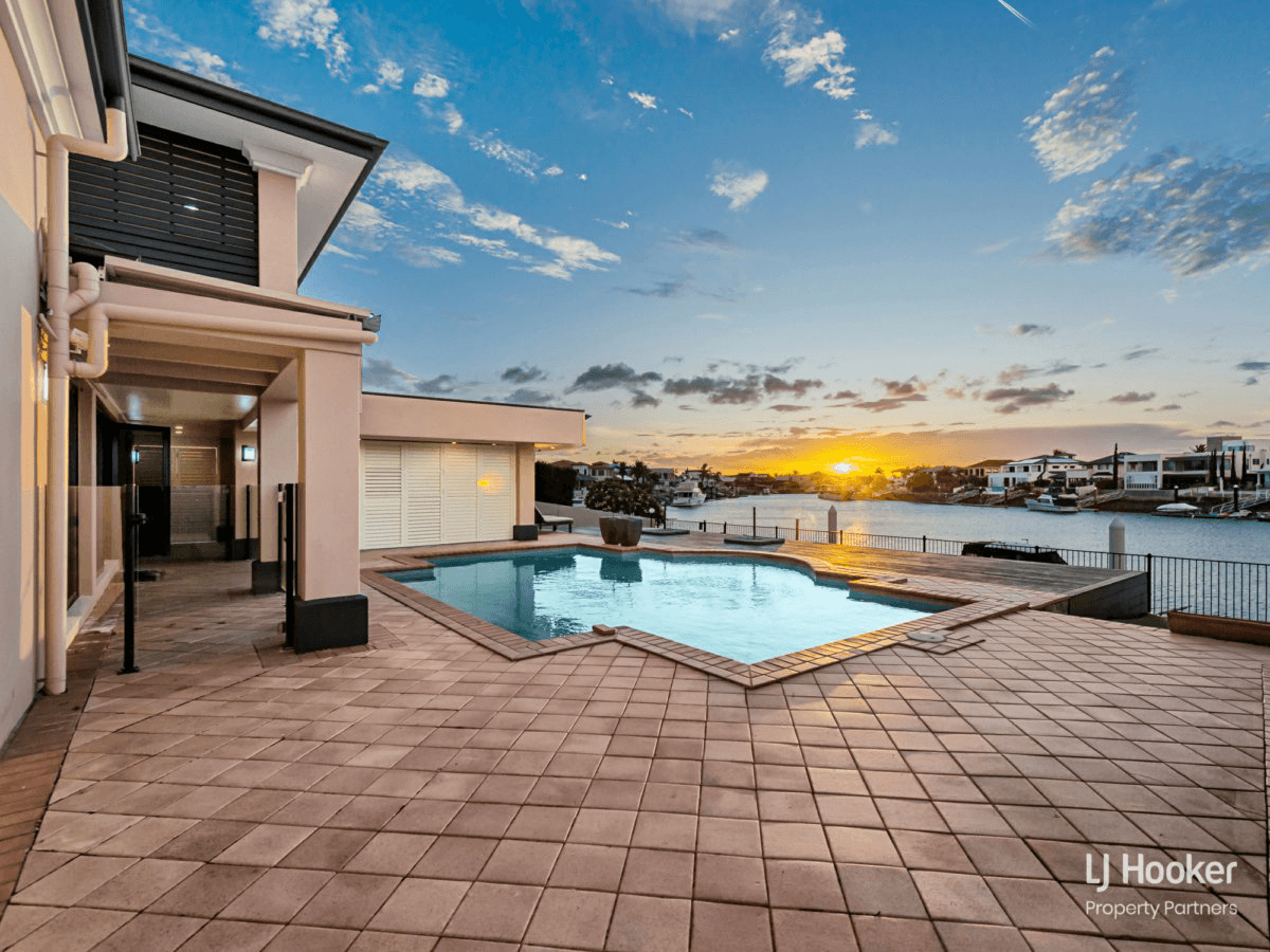 12 Raby Bay Boulevard, RABY BAY, QLD 4163