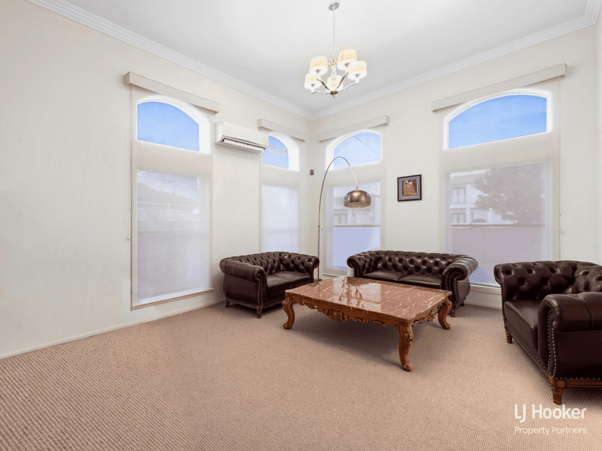 12 Raby Bay Boulevard, RABY BAY, QLD 4163