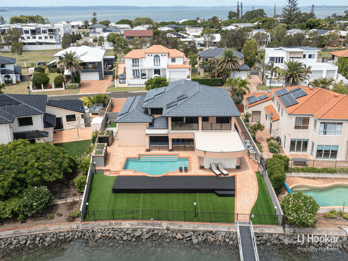 12 Raby Bay Boulevard, RABY BAY, QLD 4163