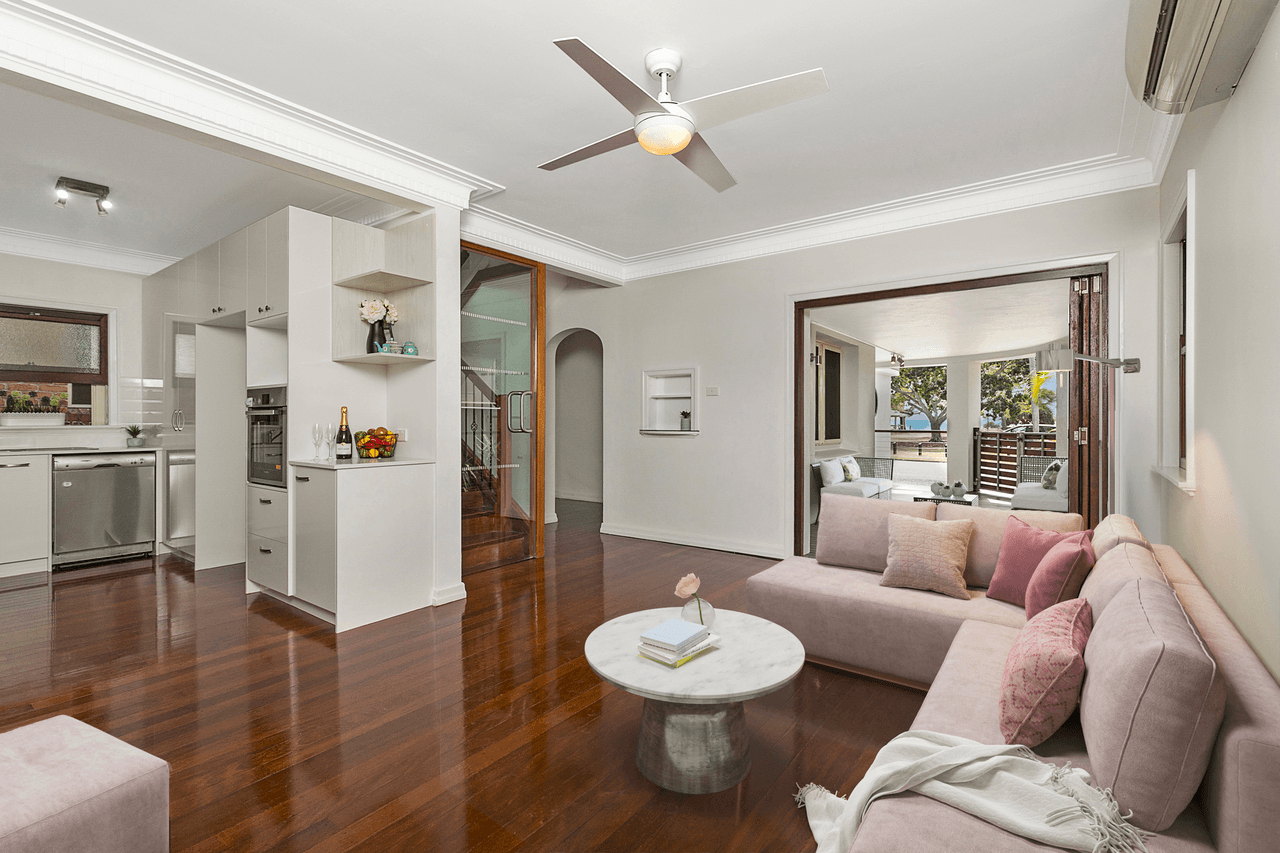 115 Wynnum Esplanade, WYNNUM, QLD 4178