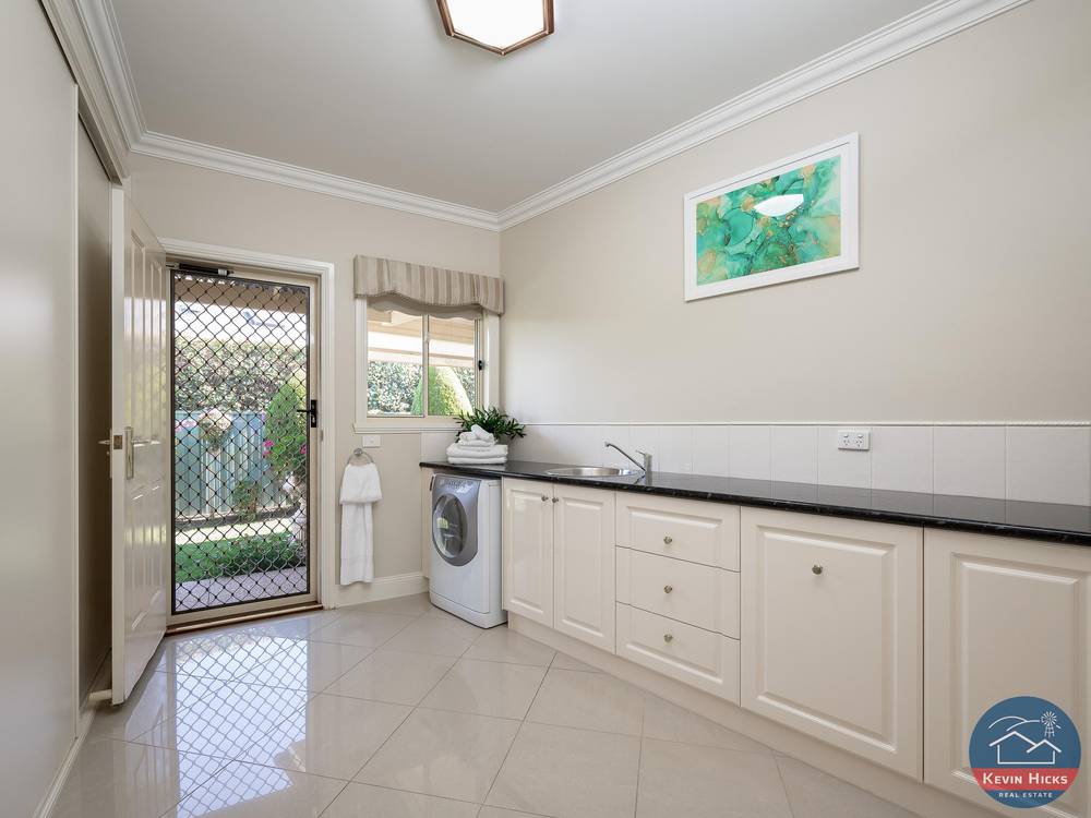 8 Bluebird Court, KIALLA, VIC 3631