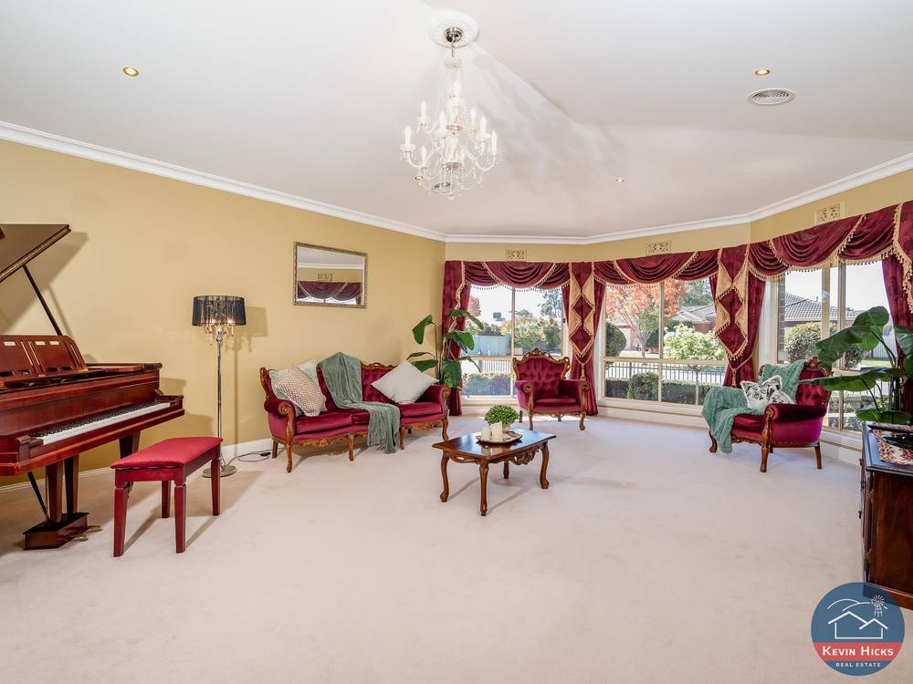 8 Bluebird Court, KIALLA, VIC 3631