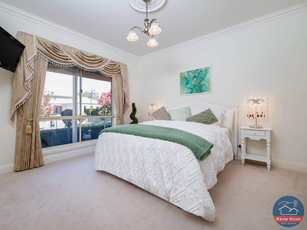8 Bluebird Court, KIALLA, VIC 3631