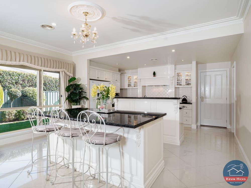 8 Bluebird Court, KIALLA, VIC 3631