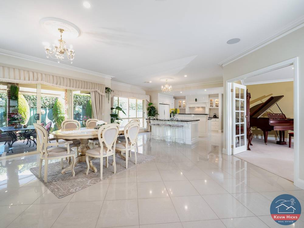 8 Bluebird Court, KIALLA, VIC 3631