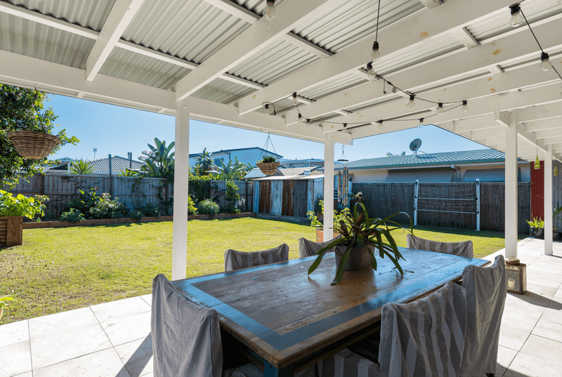 5 Bahloo Avenue, Palm Beach, QLD 4221