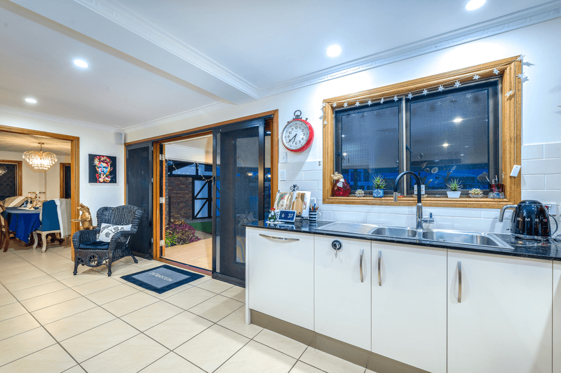 15 Huon Crescent, RUNAWAY BAY, QLD 4216