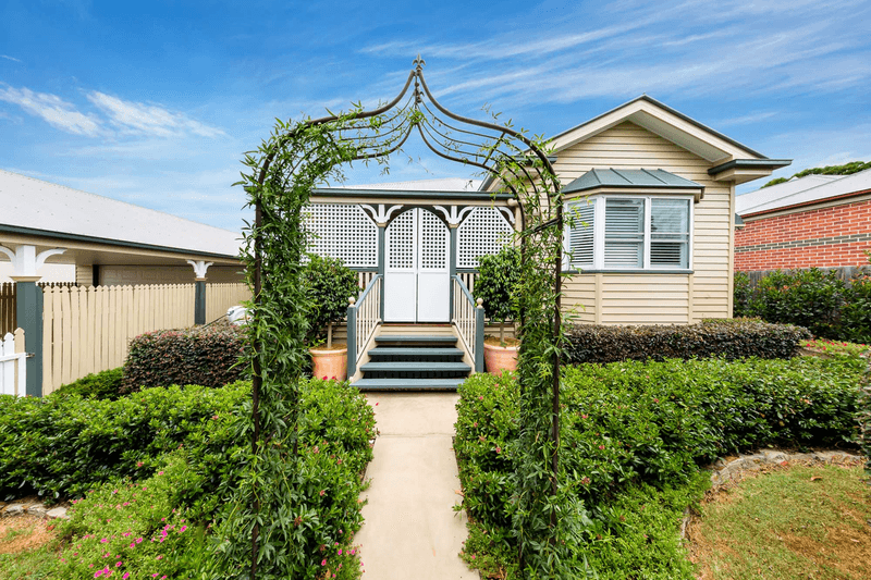 16 Samuel Avenue, CROWS NEST, QLD 4355