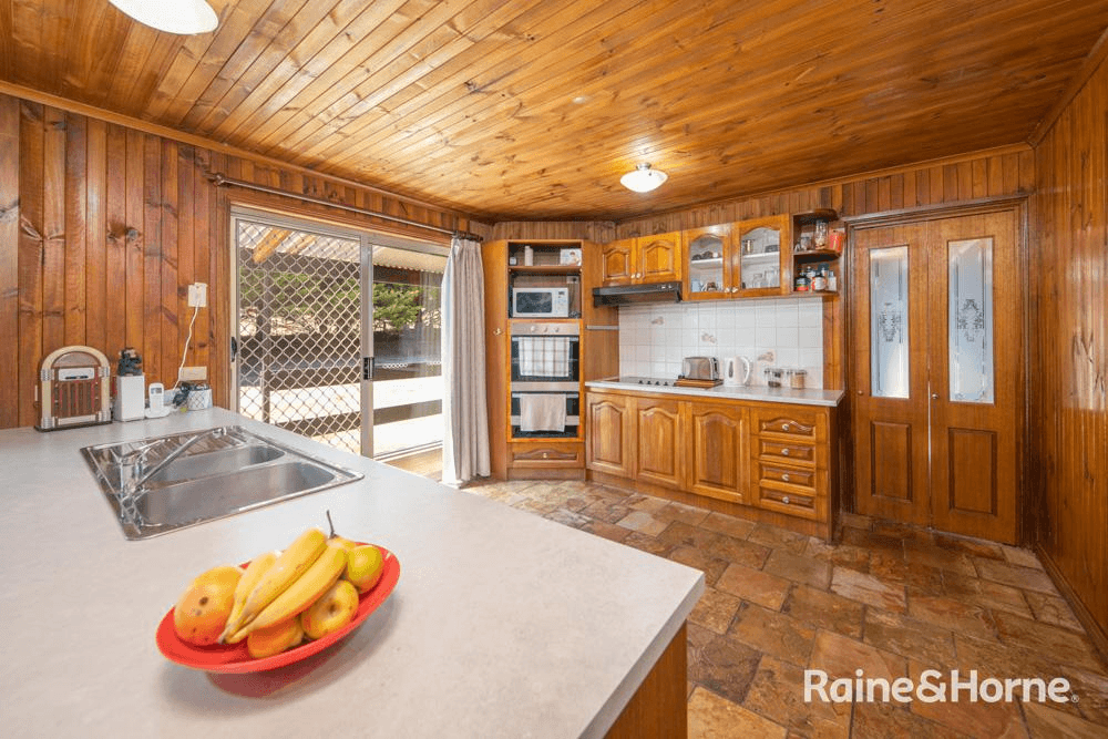 261 Harpers Road, WOODEND, VIC 3442