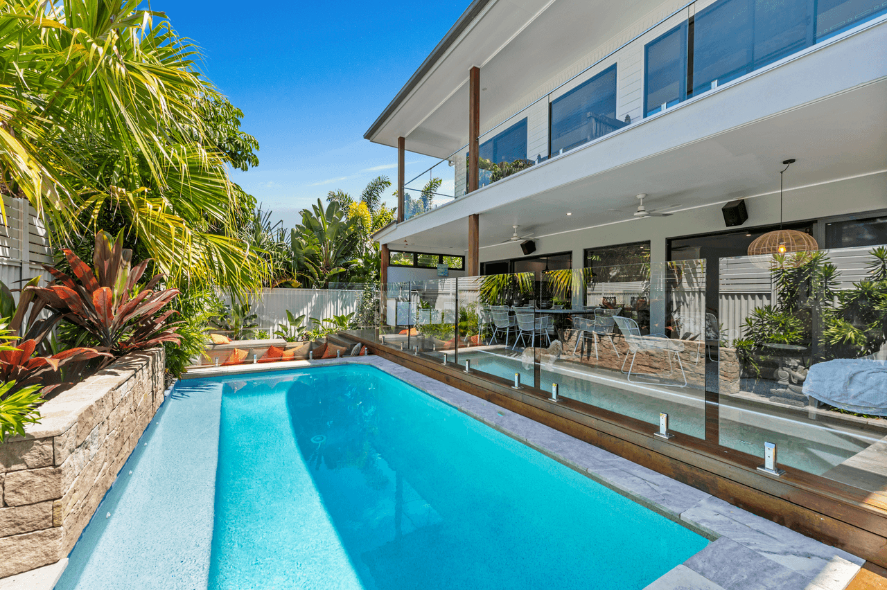 11 Clinton Avenue, BURLEIGH WATERS, QLD 4220