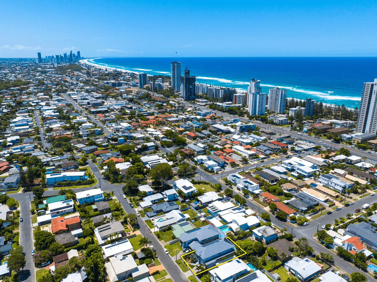 11 Clinton Avenue, BURLEIGH WATERS, QLD 4220