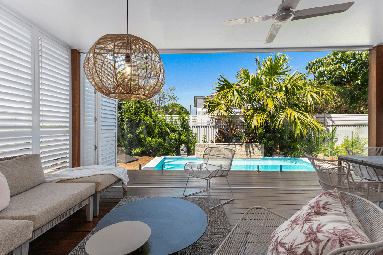 11 Clinton Avenue, BURLEIGH WATERS, QLD 4220