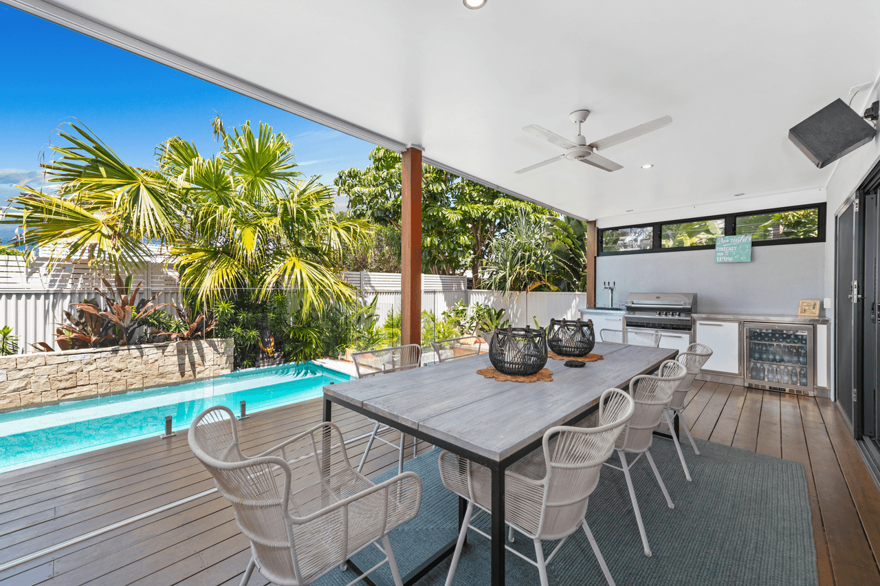 11 Clinton Avenue, BURLEIGH WATERS, QLD 4220