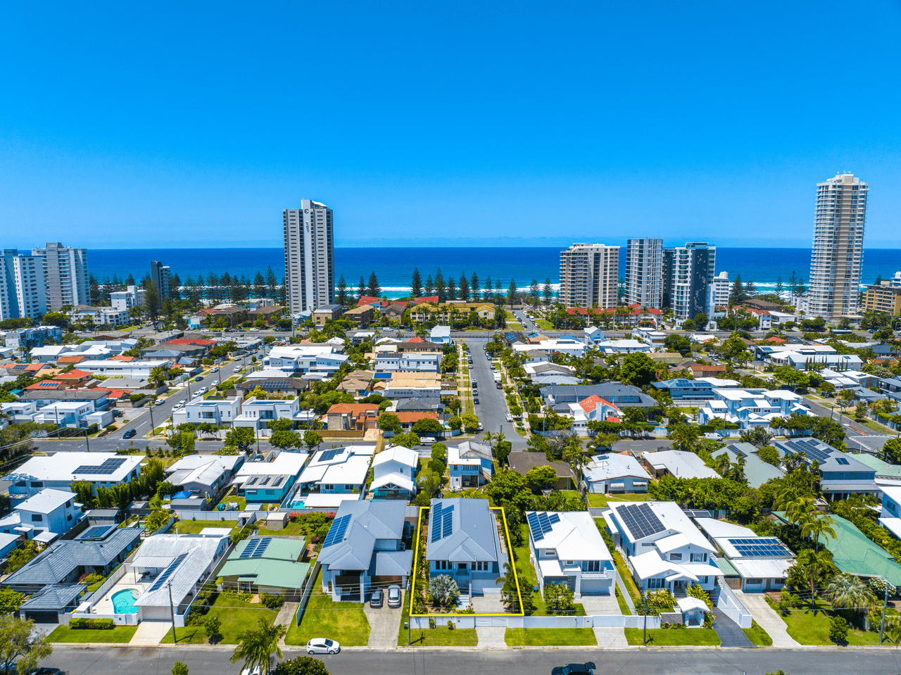 11 Clinton Avenue, BURLEIGH WATERS, QLD 4220