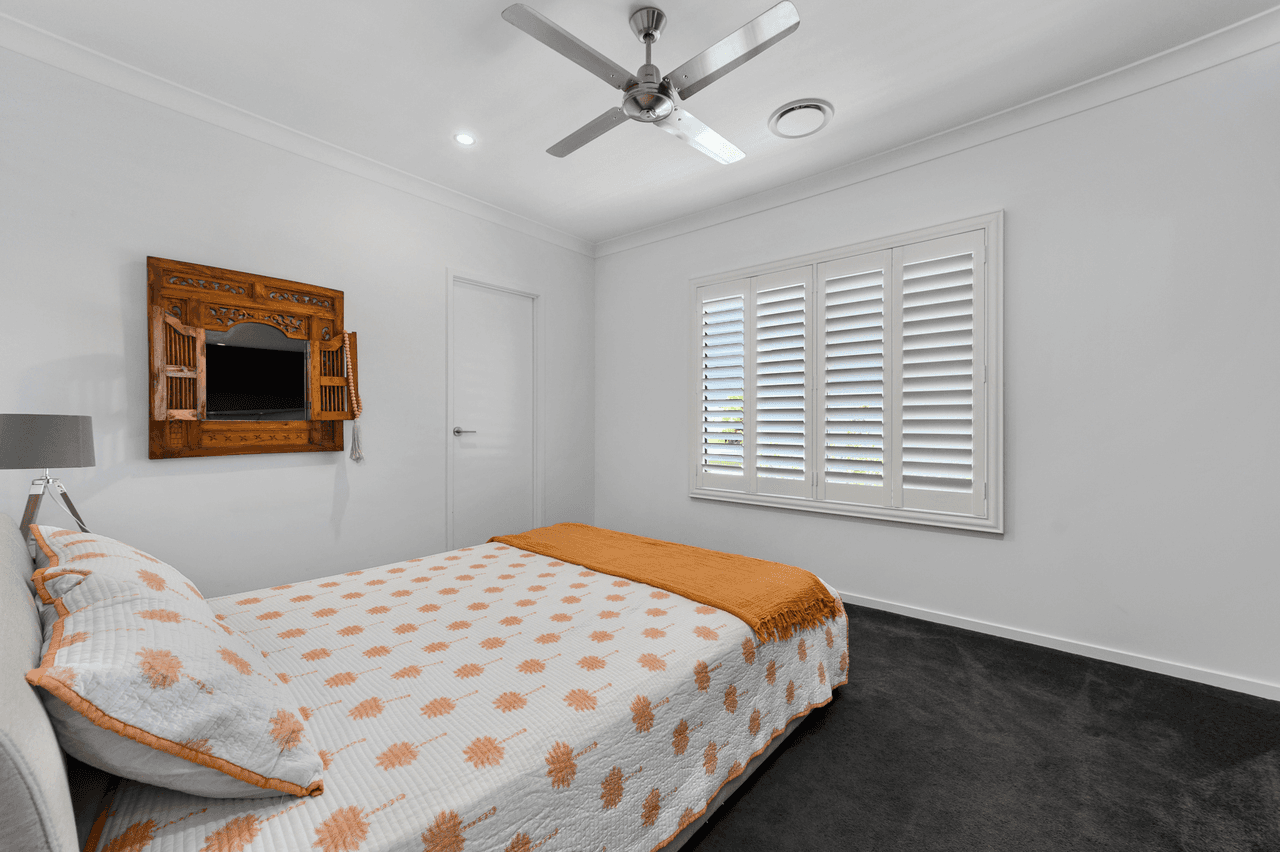 11 Clinton Avenue, BURLEIGH WATERS, QLD 4220