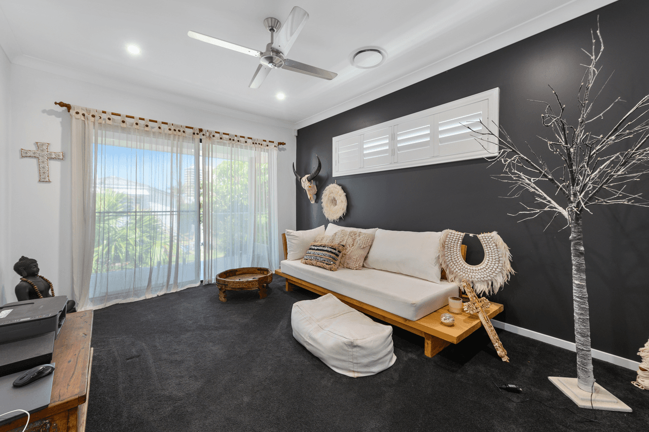 11 Clinton Avenue, BURLEIGH WATERS, QLD 4220