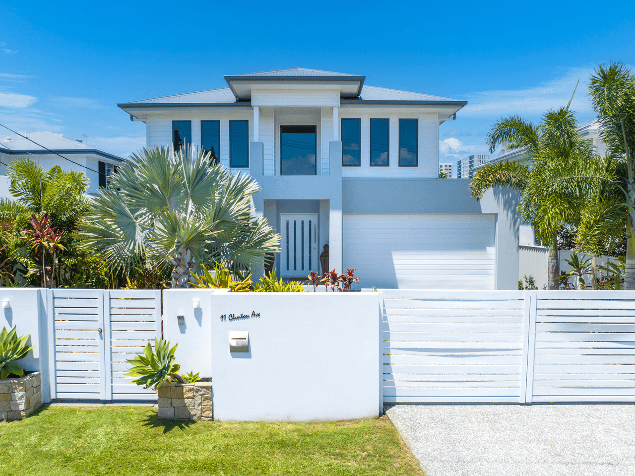 11 Clinton Avenue, BURLEIGH WATERS, QLD 4220