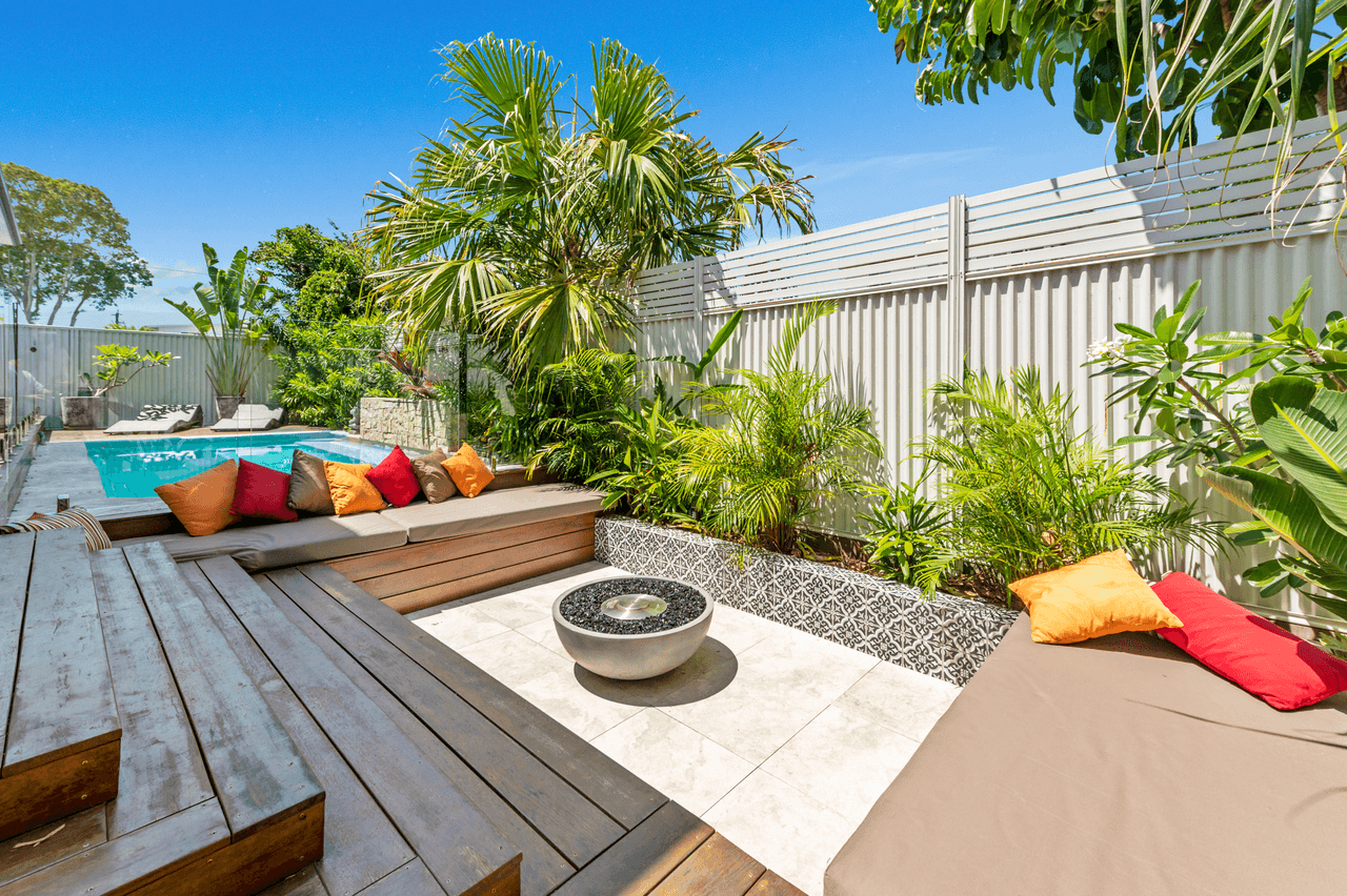 11 Clinton Avenue, BURLEIGH WATERS, QLD 4220