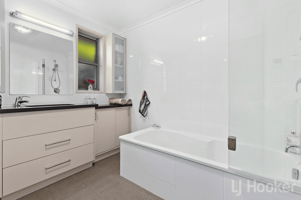 8 Hunt Place, CRESTWOOD, NSW 2620