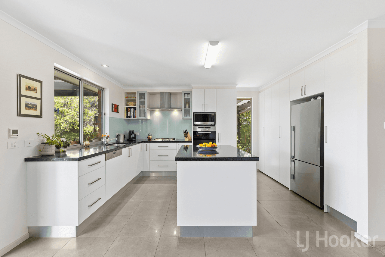 8 Hunt Place, CRESTWOOD, NSW 2620