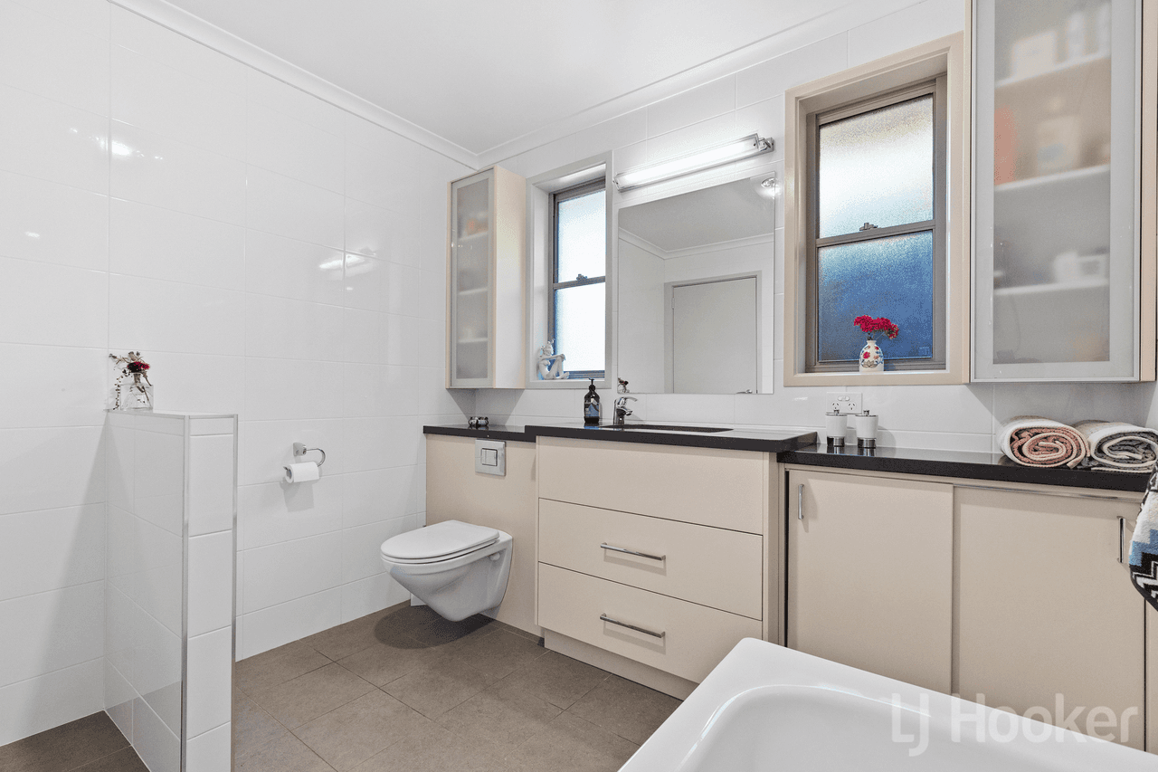 8 Hunt Place, CRESTWOOD, NSW 2620