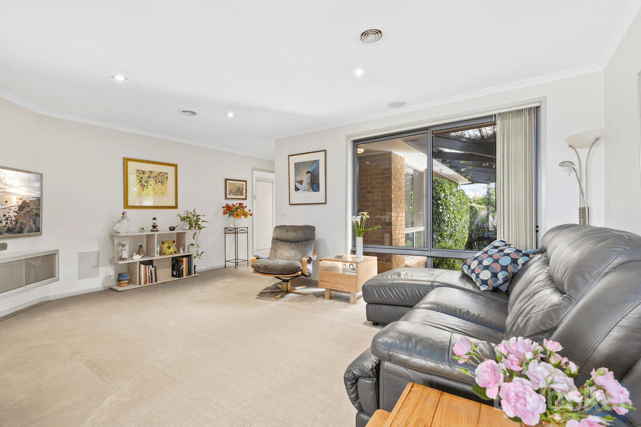 8 Hunt Place, CRESTWOOD, NSW 2620