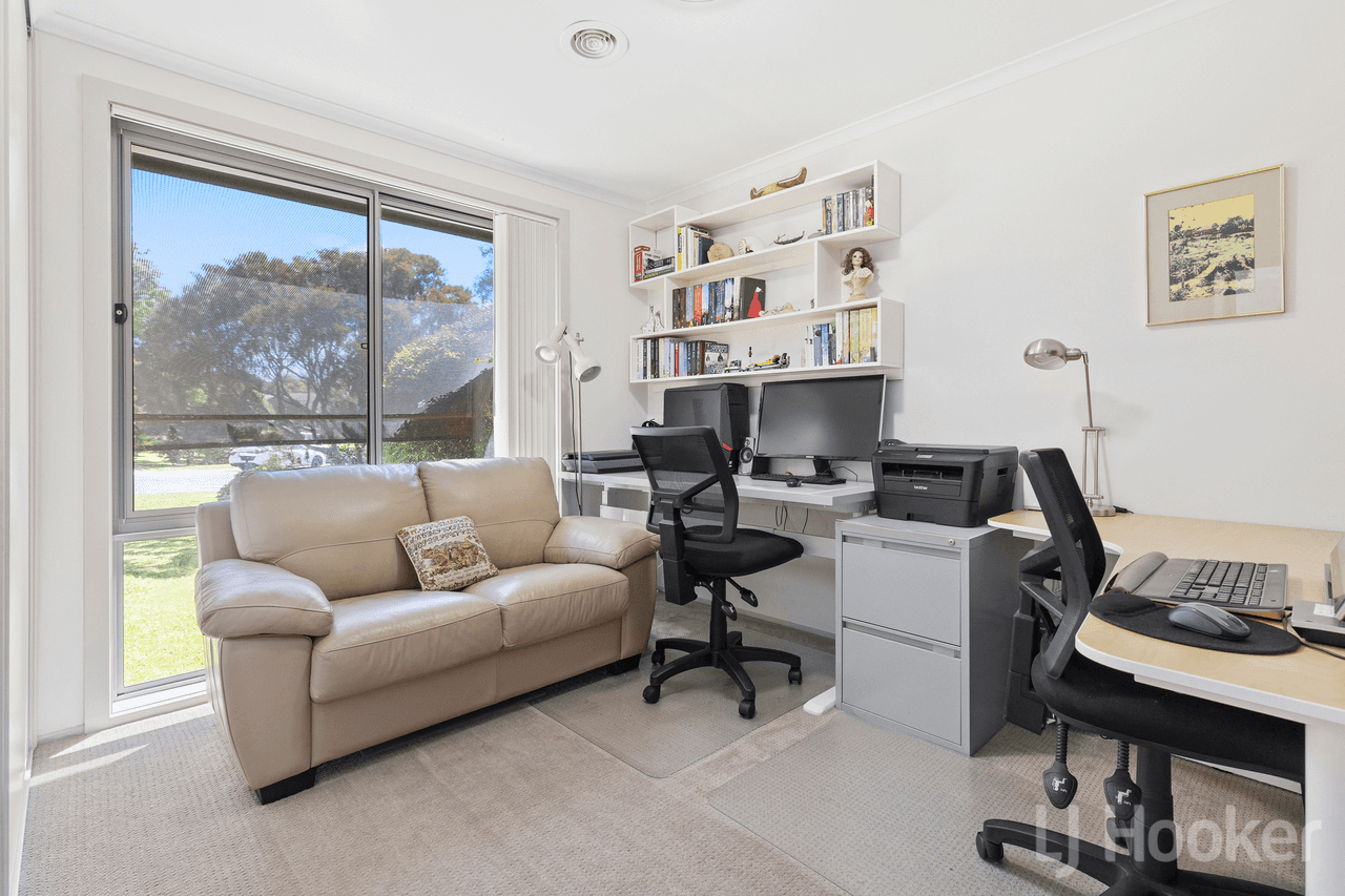 8 Hunt Place, CRESTWOOD, NSW 2620