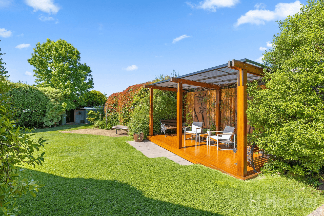 8 Hunt Place, CRESTWOOD, NSW 2620