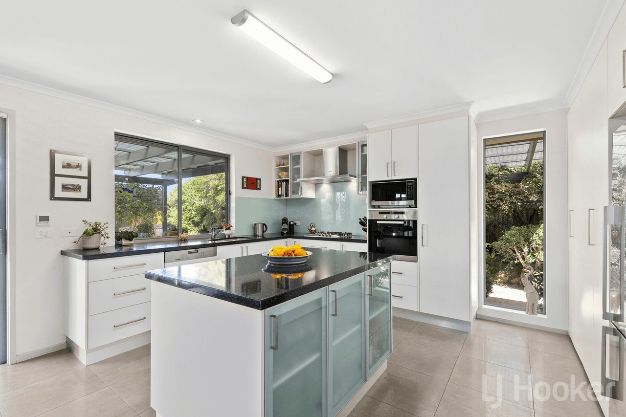 8 Hunt Place, CRESTWOOD, NSW 2620