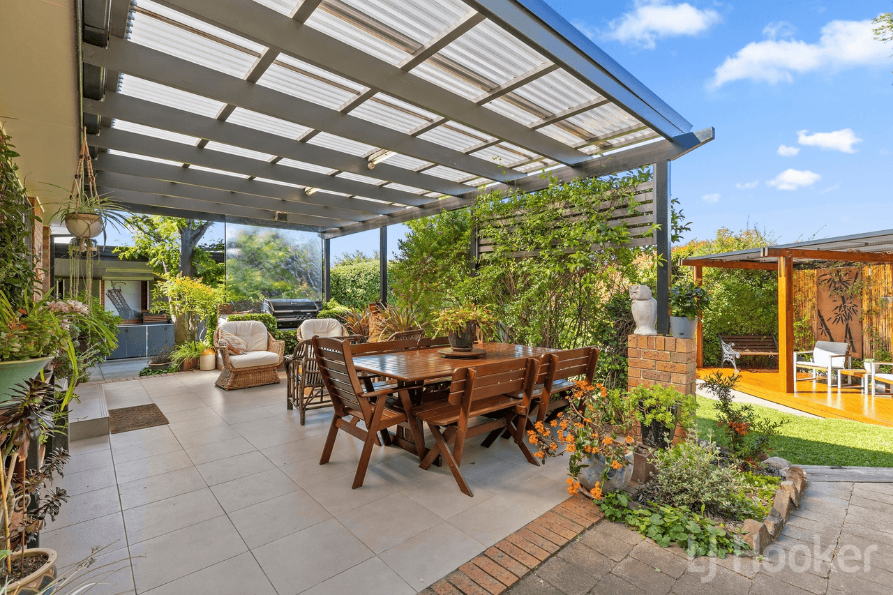 8 Hunt Place, CRESTWOOD, NSW 2620