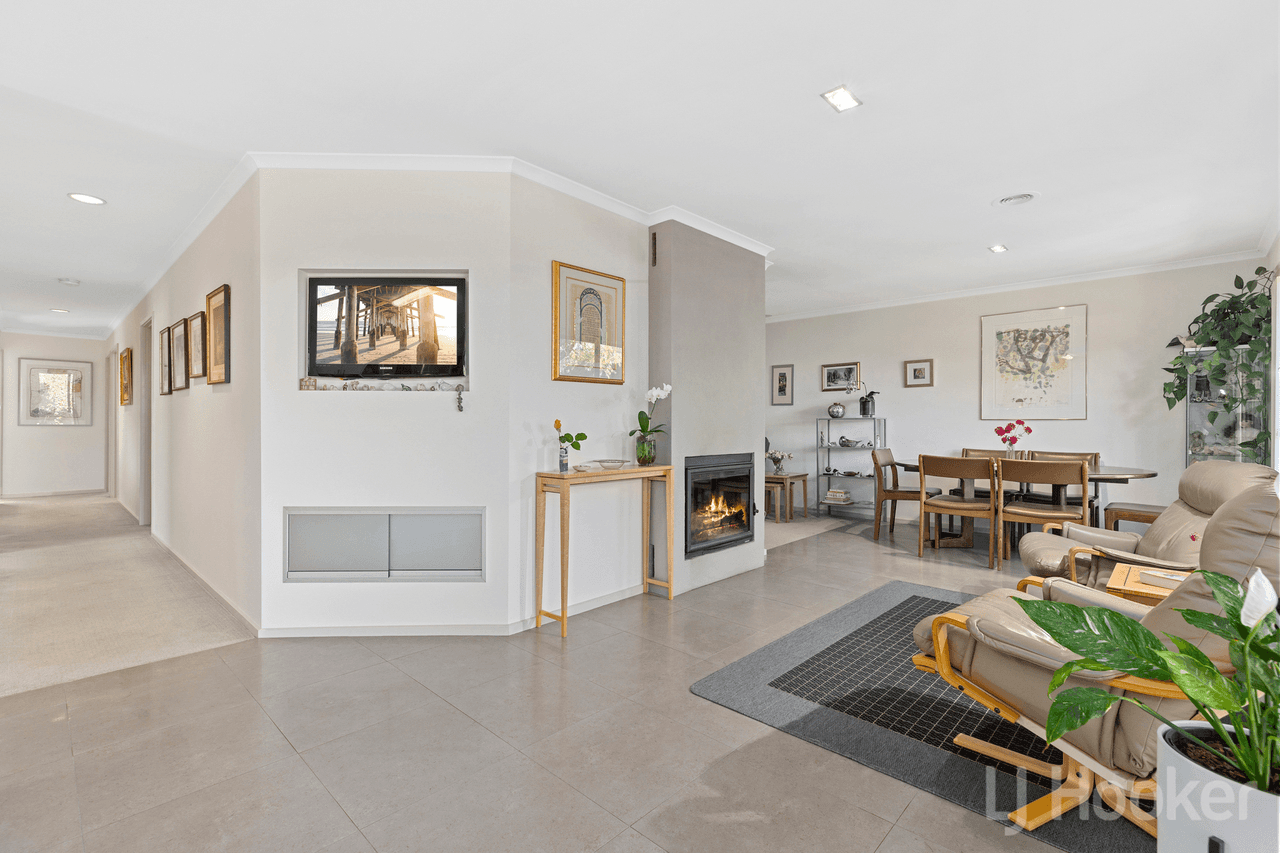 8 Hunt Place, CRESTWOOD, NSW 2620