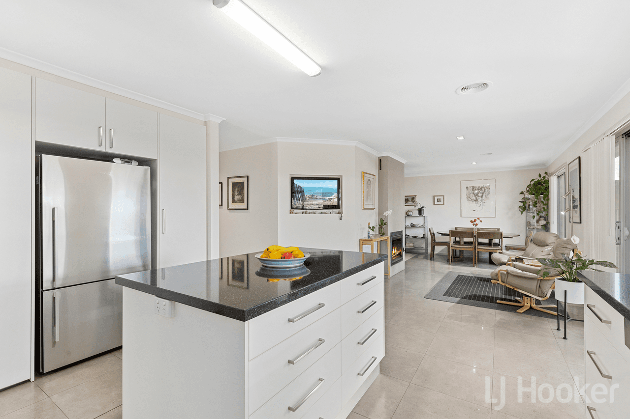 8 Hunt Place, CRESTWOOD, NSW 2620