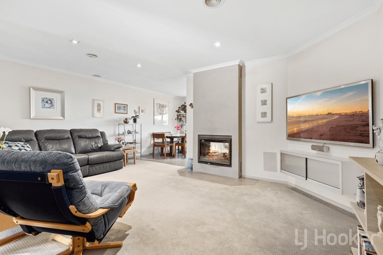 8 Hunt Place, CRESTWOOD, NSW 2620