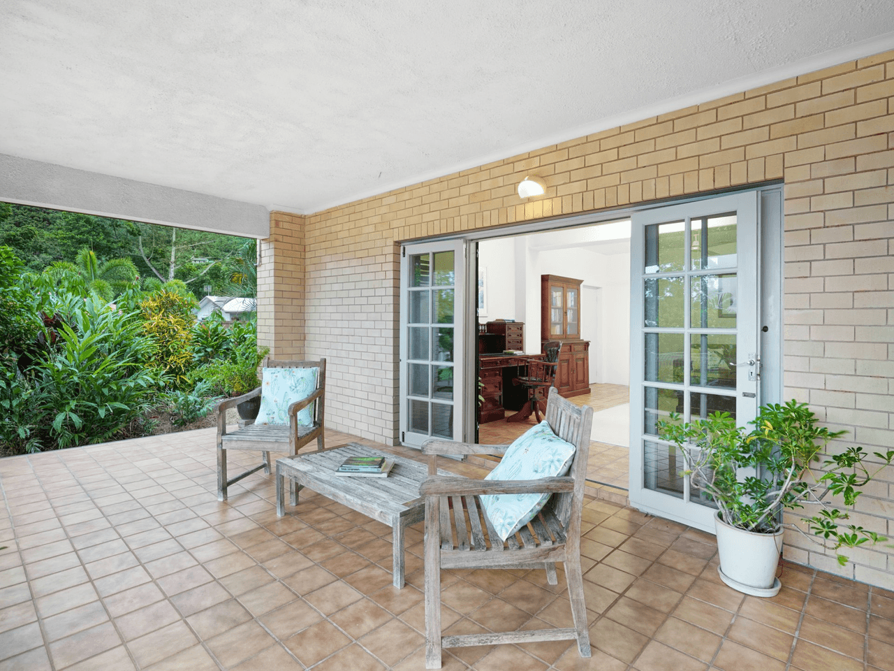 2 Bayview Street, BAYVIEW HEIGHTS, QLD 4868