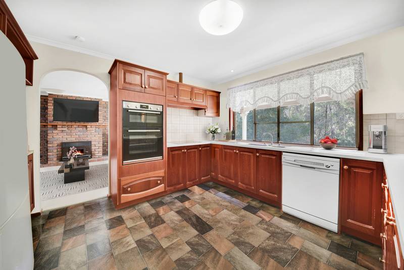 8 Ireland Court, CASHMERE, QLD 4500